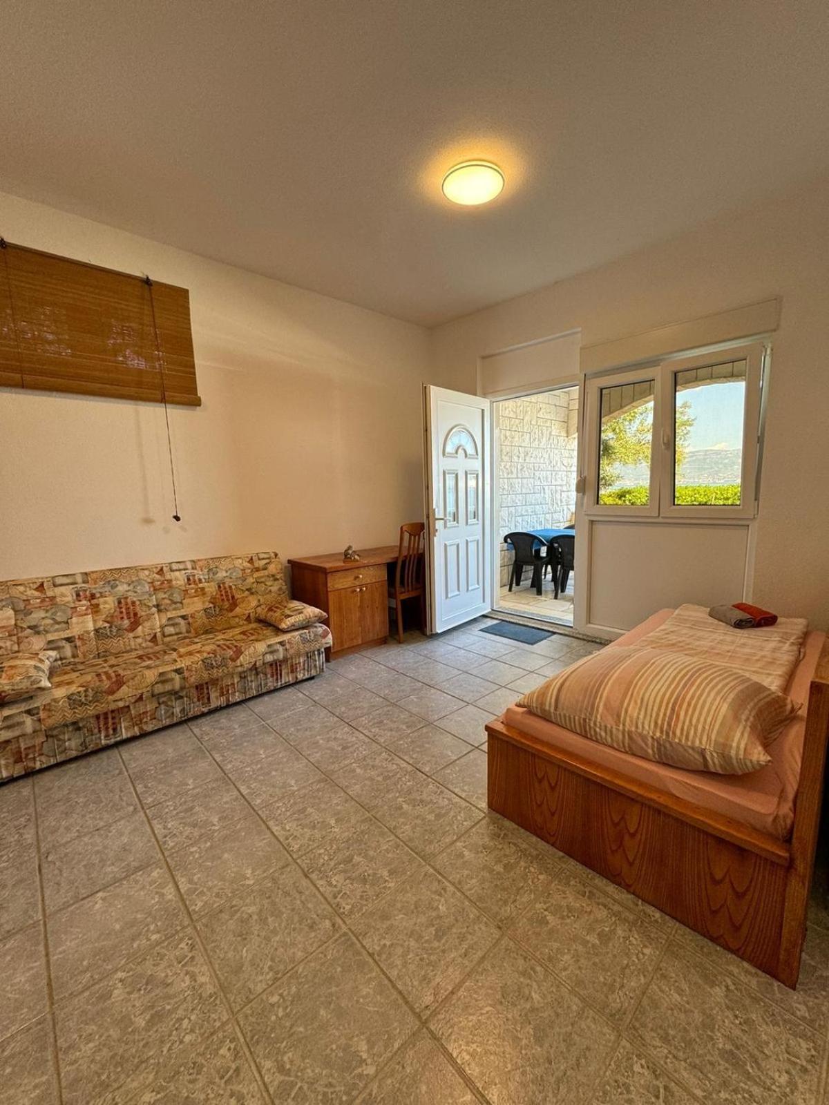 Apartments By The Sea Slatine, Ciovo - 1139 Zimmer foto